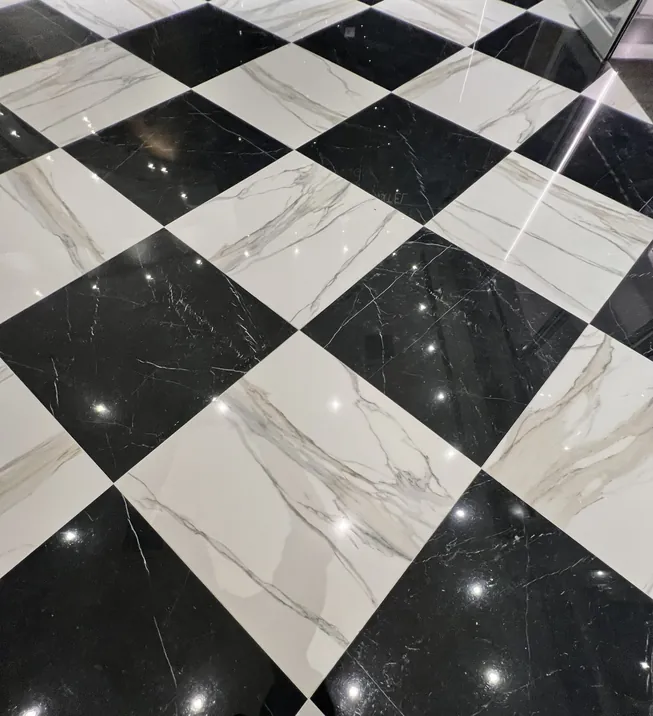 Team GFS al lavoro su pavimenti di lusso in un hotel
